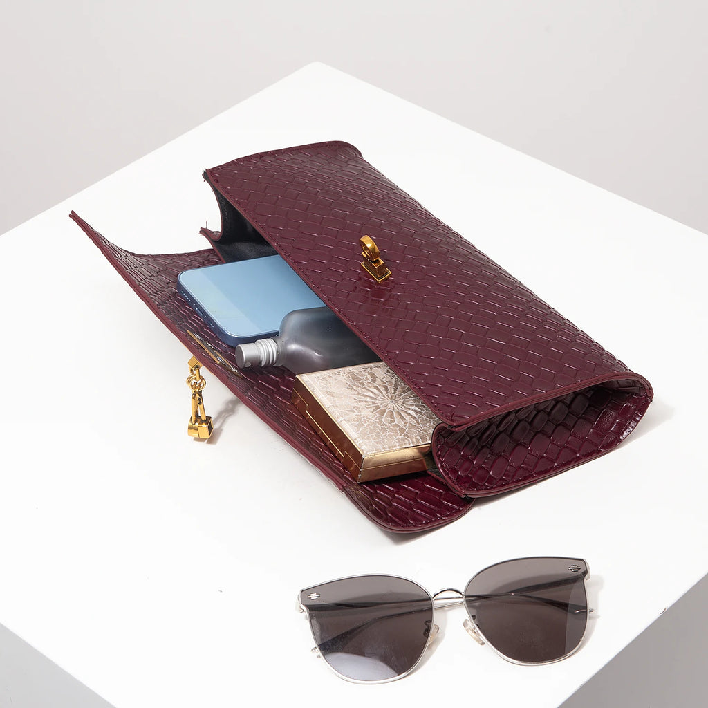 Scarlett Burgundy Handbag – Timeless Vintage Elegance